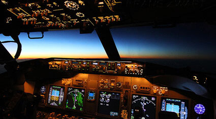 Cockpit B737NG<a  style="font-size: 0.6em;" href="https://www.flickr.com/photos/15545136@N06/" target="_blank">(Frans Zwart)</a>